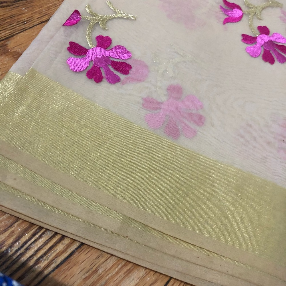 Beautiful tissue Saree - Picture 4 of 5
